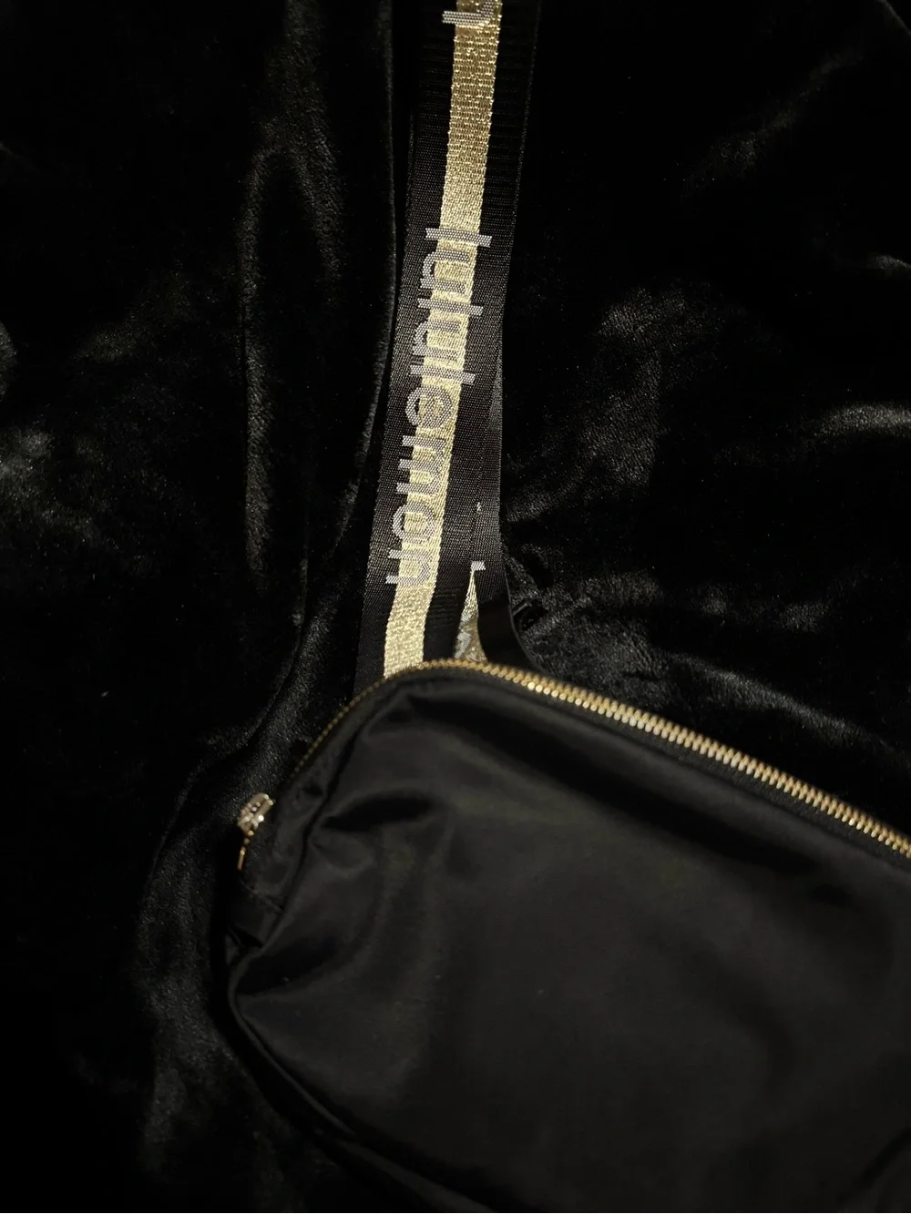 Lululemon Black Crossbody Belt Bag 1L with Logo Strap